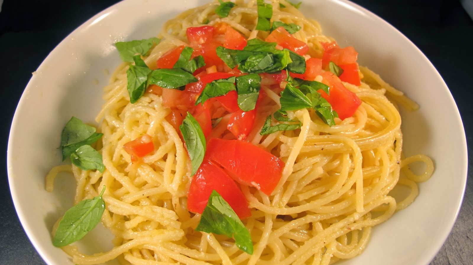 Recette des spaghettis aux tomates fraîches et basilic